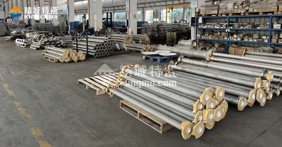 KB88凯时官网特瓷锂电池内衬陶瓷运送管道生产车间