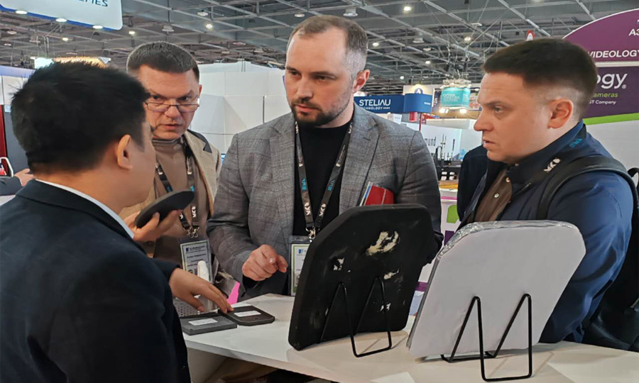 湖南KB88凯时官网携最新防弹产品亮相法国欧洲国际防务展