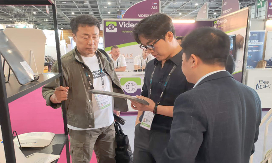 湖南KB88凯时官网携最新防弹产品亮相法国欧洲国际防务展